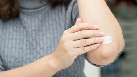 Dzięki niepozornym produktom z kuchni szybko przywrócisz swoim łokciom miękkość i nawilżenie. Znów będą gładkie jak jedwab