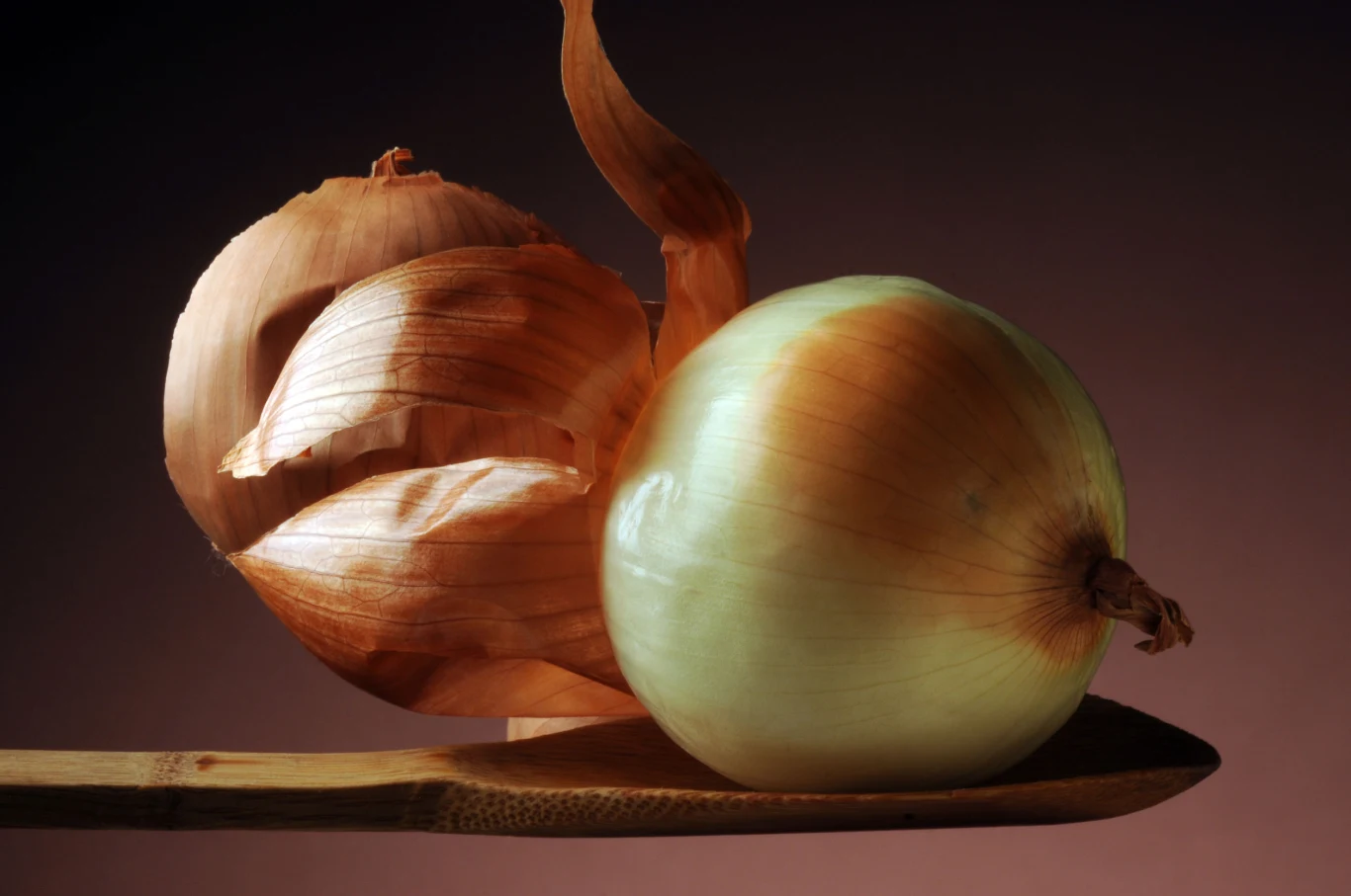 Dzięki łupinom cebuli uzyskasz piękny złoty odcień blondu Dzięki łupinom cebuli uzyskasz piękny złoty odcień blondu