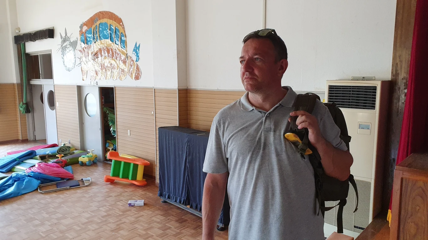 "Najbardziej uderzyło mnie, że w Fukushimie czas zatrzymał się osiem lat temu. Wszystkie domy czy sklepy są nadal wyposażone, nikt w nich nie sprząta, nie zabiera rzeczy" "Najbardziej uderzyło mnie, że w Fukushimie czas zatrzymał się osiem lat temu. Wszystkie domy czy sklepy są nadal wyposażone, nikt w nich nie sprząta, nie zabiera rzeczy"