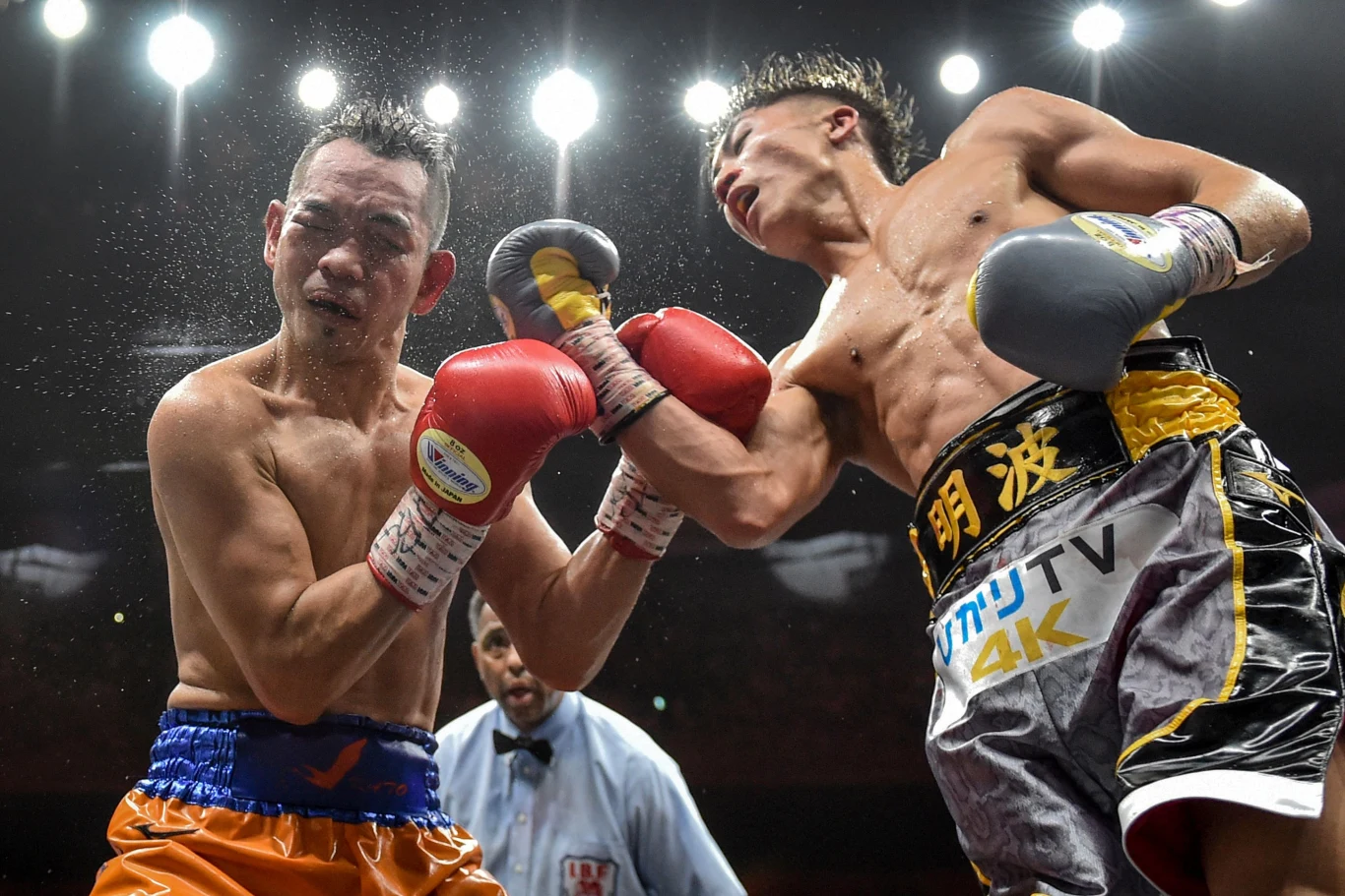 Naoya Inoue (z lewej) i Nonito Donaire pokazali fenomenalny boks