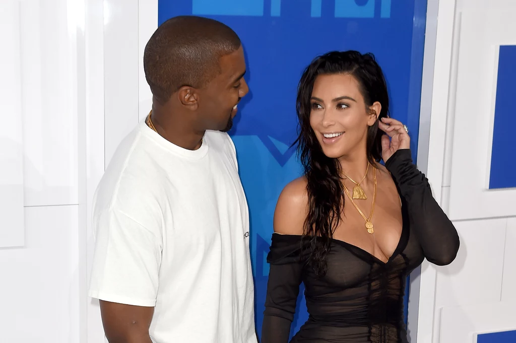 Kanye West i Kim Kardashian na brak luksusów nie narzekają