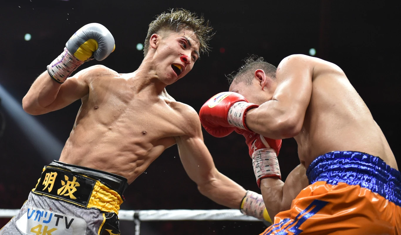 Naoya Inoue (z lewej) tu pokonał wyśmienitego mimo 36 lat na karku Nonito Donaire'a