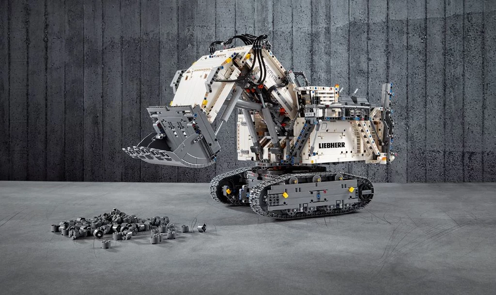 LEGO Technic Liebherr R9800