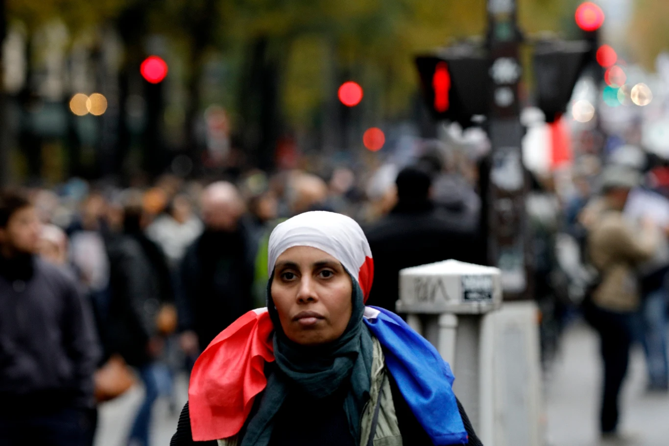  Sekretarz stanu ds. walki z dyskryminacją Marlene Schiappa oceniła, że był to protest przeciw laickości "pod pretekstem walki z dyskryminacją".