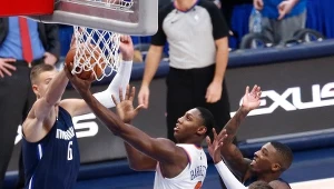RJ Barrett (na biało) z New York Knicks w starciu z Dallas Mavericks