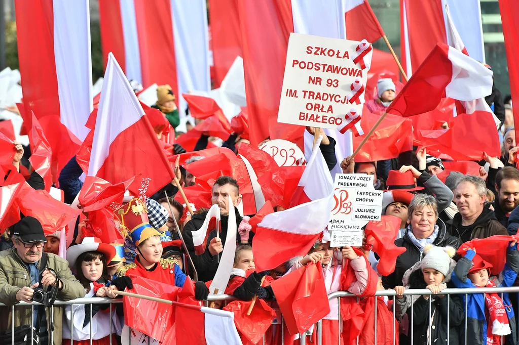 Uczestnicy obchodów odzyskania przez Polskę niepodległości we Wrocławiu Uczestnicy obchodów odzyskania przez Polskę niepodległości we Wrocławiu