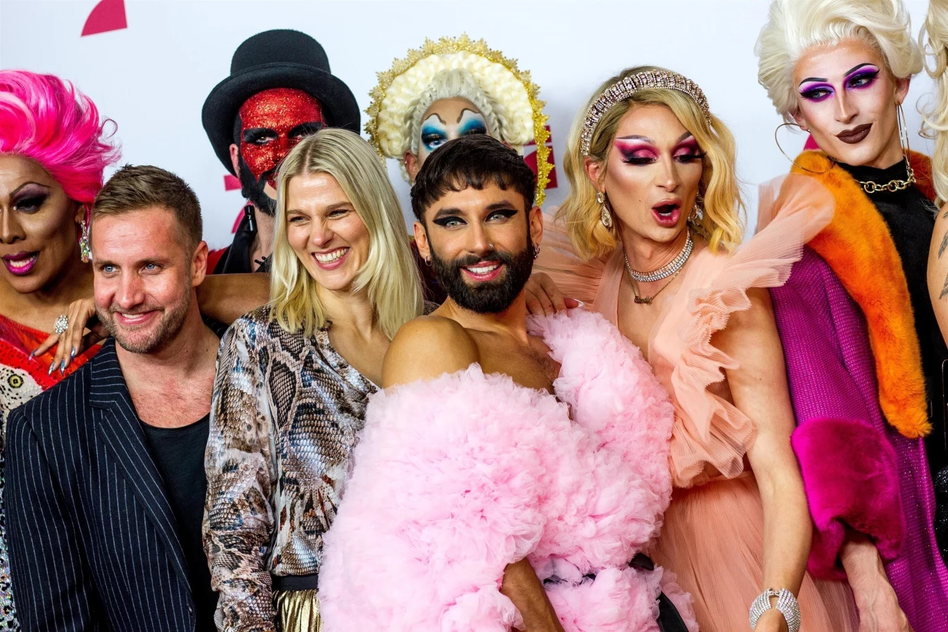 Conchita Wurst z uczestnikami show "Queen of Drags"