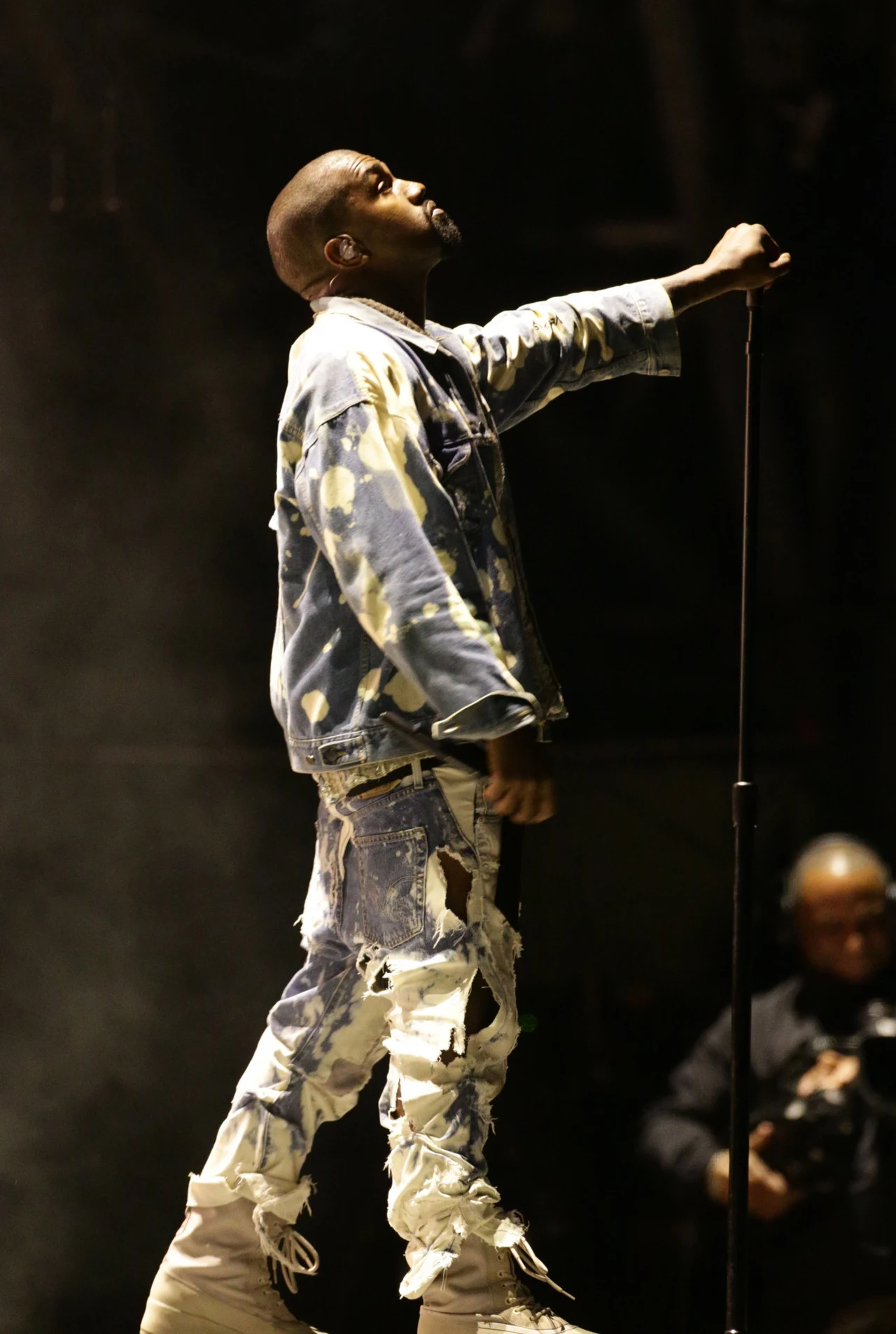 Zmieniło się to, kiedy niedawno na Fast Company Innovation Festival w Nowym Jorku Kanye West poinformował, że w 2024 roku będzie kandydował na prezydenta. Jego słowa sprawiły, że uczestnicy wydarzenia zaczęli się śmiać. On jednak specjalnie się tym nie przejął. Zmieniło się to, kiedy niedawno na Fast Company Innovation Festival w Nowym Jorku Kanye West poinformował, że w 2024 roku będzie kandydował na prezydenta. Jego słowa sprawiły, że uczestnicy wydarzenia zaczęli się śmiać. On jednak specjalnie się tym nie przejął.