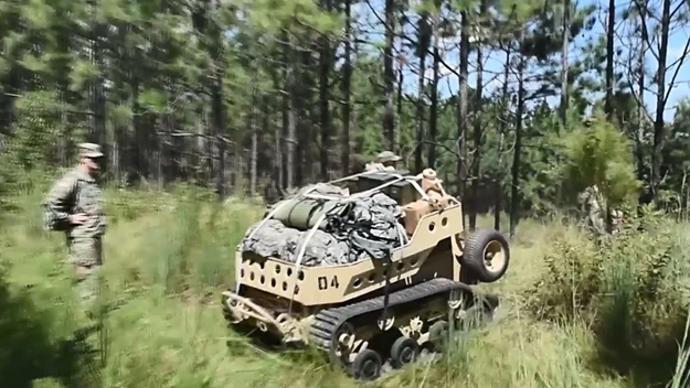 W programie konkurowały trzy platformy kołowe: Global Hunter WOLF, Team Polaris MRZR-X i General Dynamics Land Systems MUTT, oraz jedna gąsienicowa: Textron Systems Grizzly (na zdjęciu). Wybrany został pojazd MUTT.