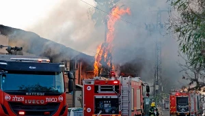Jedna z rakiet zniszczyła fabrykę w mieście Sderot