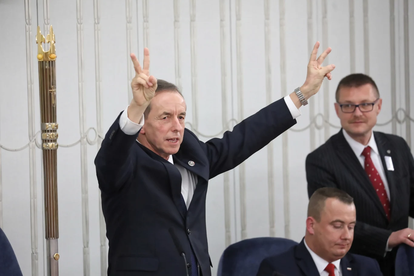 Marszałkiem Senatu został senator PO-KO Tomasz Grodzki, z wykształcenia kardiochirurg. Poparło go 51 senatorów. Na Stanisława Karczewskiego (PiS) zagłosowało 48 senatorów, a jeden senator wstrzymał się od głosu.