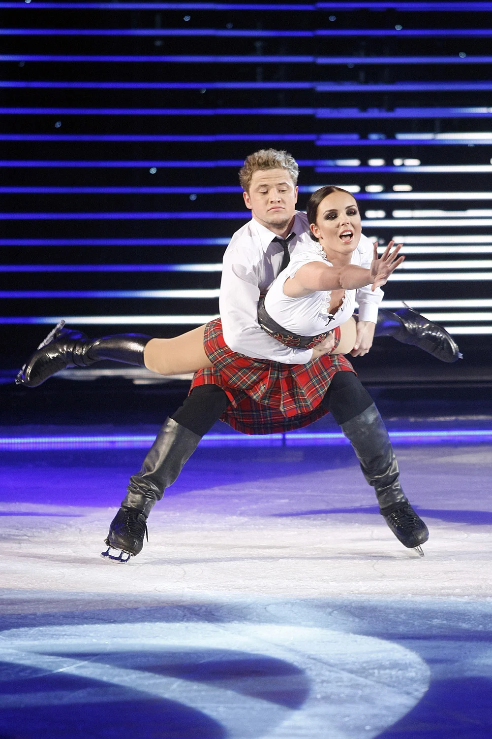 Jak wszechstronnie jest utalentowana, pokazała w 2009 roku, kiedy wzięła udział w programie "Gwiazdy tańczą na lodzie", zajmując 2. miejsce w parze z Łukaszem Jóźwiakiem.

W 2014 roku wzięła też udział w pierwszej edycji programu Polsatu "Twoja twarz Brzmi Znajomo". Dotarła do finału i ostatecznie zajęła 2. miejsce, zdobyła również statuetkę Srebrnej Twarzy.