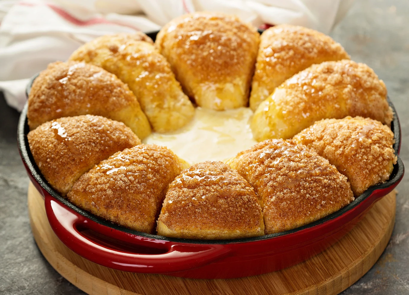 Ciasto na Wszystkich Świętych ma długą tradycję. Szkoda, że dziś mało kto o niej pamięta Ciasto na Wszystkich Świętych ma długą tradycję. Szkoda, że dziś mało kto o niej pamięta