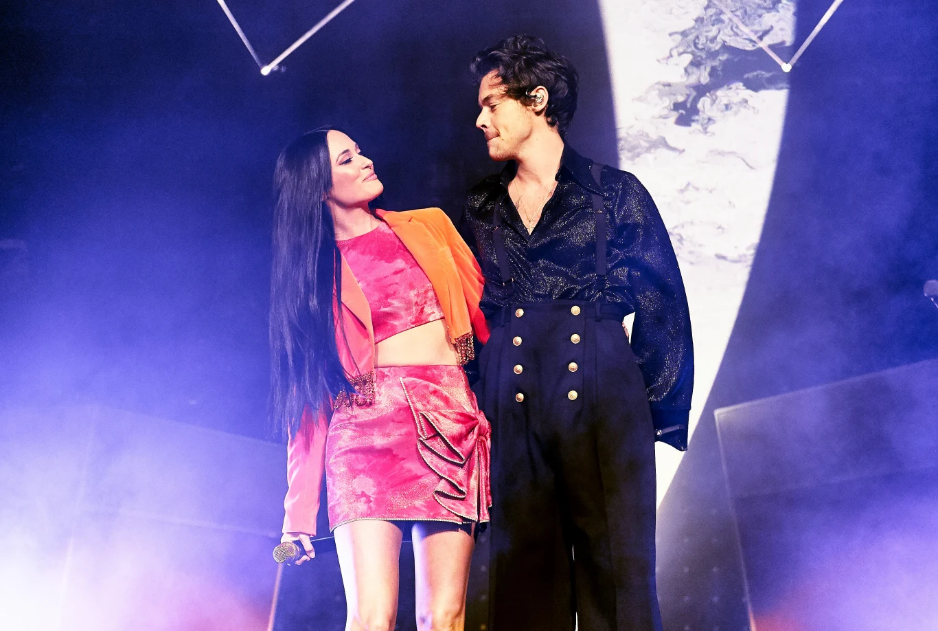 Harry Styles zaśpiewa w Polsce (z lewej Kacey Musgraves) Harry Styles zaśpiewa w Polsce (z lewej Kacey Musgraves)