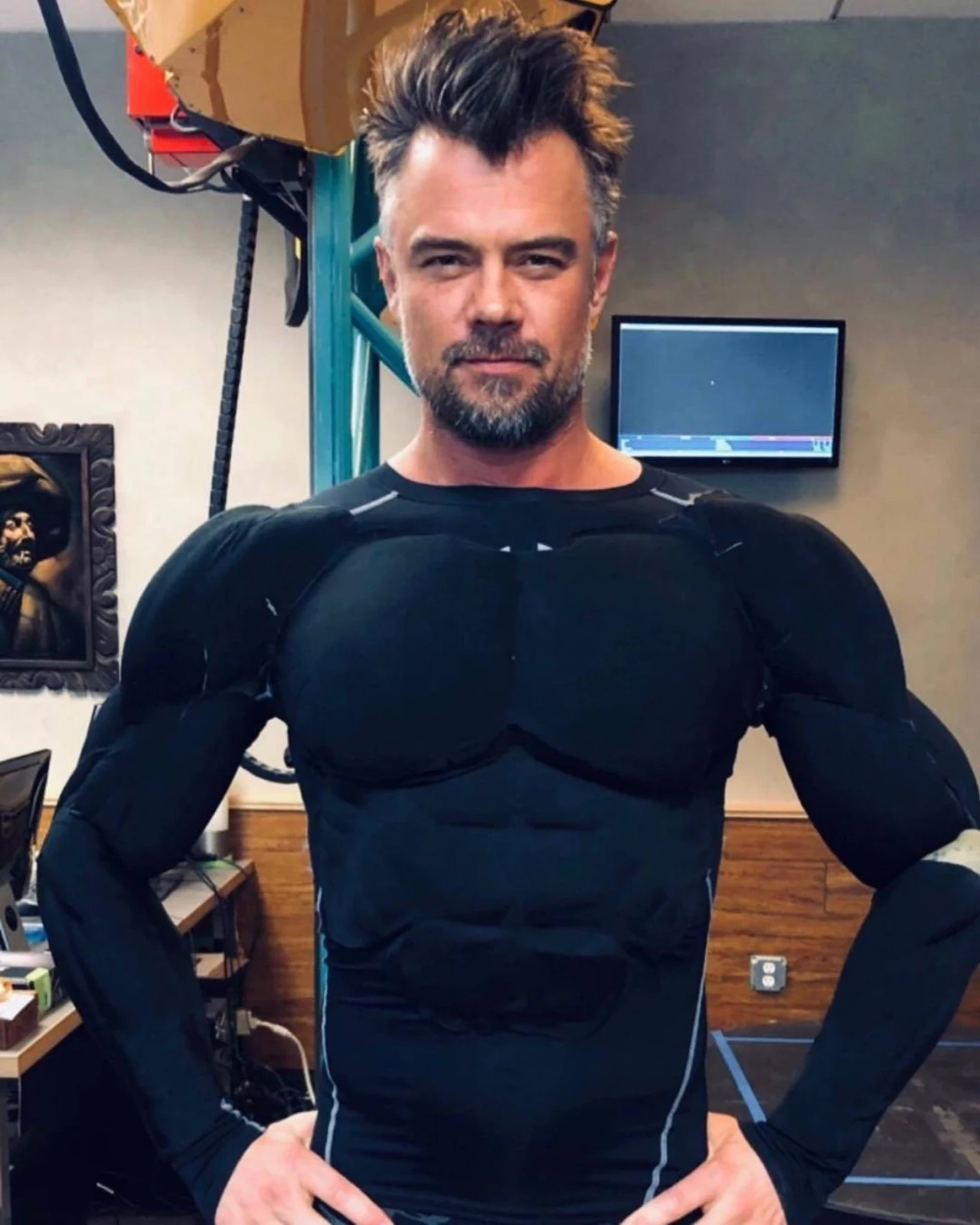 Amerykański aktor jest bardzo aktywny fizycznie, dzięki czemu nadal udaje mu się zachować nienaganną sylwetkę. Josh Duhamel gra w koszykówkę, golfa i piłkę nożną. Jeździ również na nartach. Amerykański aktor jest bardzo aktywny fizycznie, dzięki czemu nadal udaje mu się zachować nienaganną sylwetkę. Josh Duhamel gra w koszykówkę, golfa i piłkę nożną. Jeździ również na nartach.