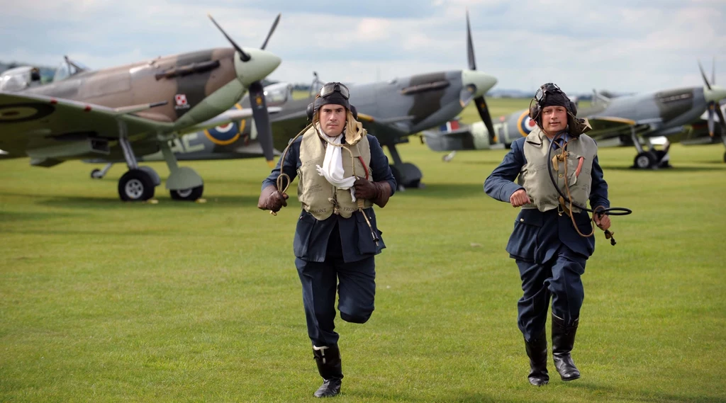 Już dziś w Wielkiej Brytanii znajduje się kilka samolotów w polskich barwach. Jak widoczny po lewej spitfire w barwach 317 Dywizjonu