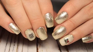 Manicure: Błysk kontra klasyka