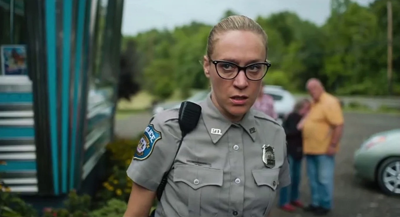 Po świetnym przyjęciu "Gdyby ściany mogły móiwć 2" Sevigny otrzymała ofertę występu w komedii "Legalna blondynka", gdzie za 500 tysięcy dolarów miała partnerować Reese Witherspoon. Aktorka odmówiła (jej miejsce zajęła ostatecznie Selma Blair), my zaś mogliśmy zobaczyć ją w 10-minutowej nowelce Jima Jarmuscha "Int. Trailer. Night" pochodzącej z filmu "10 minut później: Trąbka" (2002), gdzie zagrała aktorkę czekającą na ujęcie w przyczepie dla artystów.

Od tego momentu Sevigny regularnie pojawia się w filmach amerykańskiego reżysera: w "Broken Flowers" (2005) wcieliła się w sekretarkę byłej miłości głównego bohatera, granego przez Billa Murraya, z kolei w "Truposze nie umierają" (2019) przypadła jej rola policjantki Zeldy Winston.