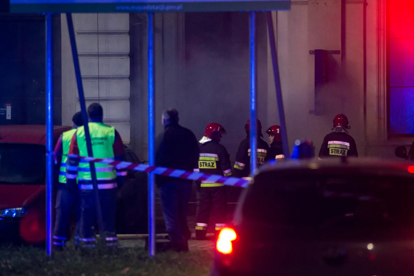 Oficer prasowy PSP we Wrocławiu st. kpt. Tomasz Szwajnos, przekazał, że po godz. 19 pożar został opanowany. "Pożar nie rozprzestrzenia się. Trwa oddymianie pomieszczenia, które może potrwać kilka godzin" – powiedział.