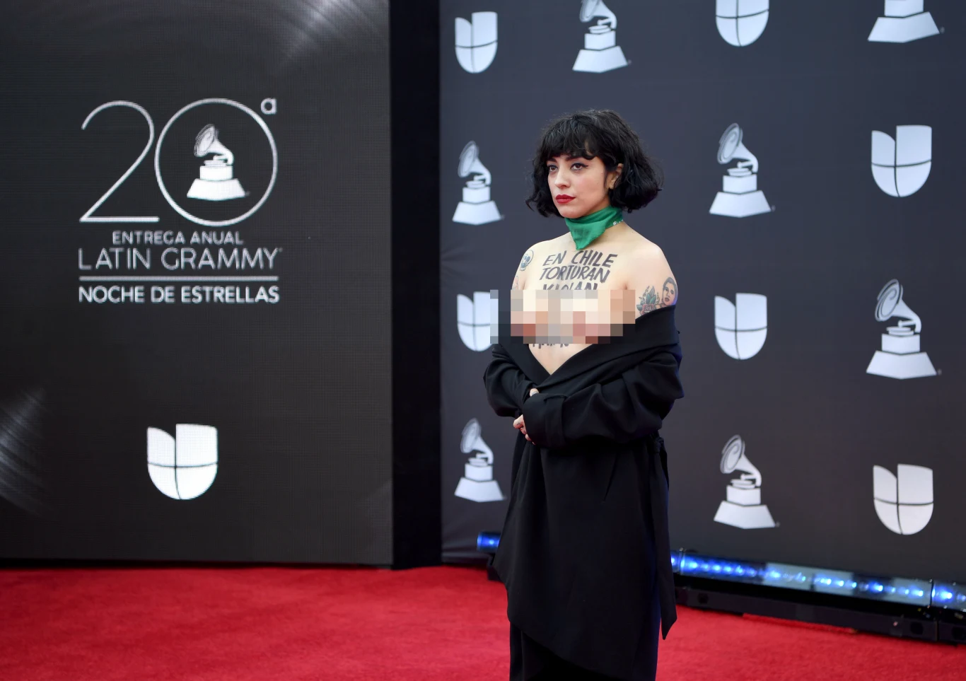 Mon Laferte na gali Latin Grammy 2019