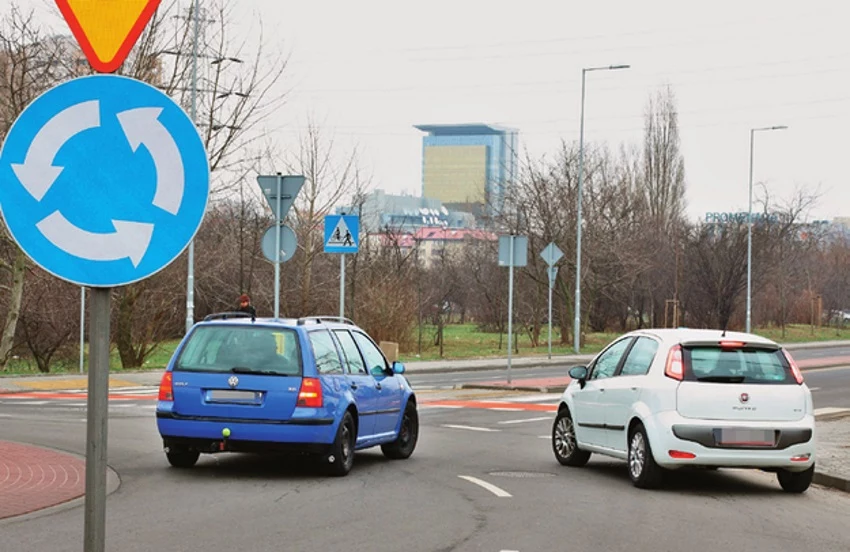 Wyłudzacz potrafi jeździć w koło po rondzie - zawsze zewnętrznym pasem