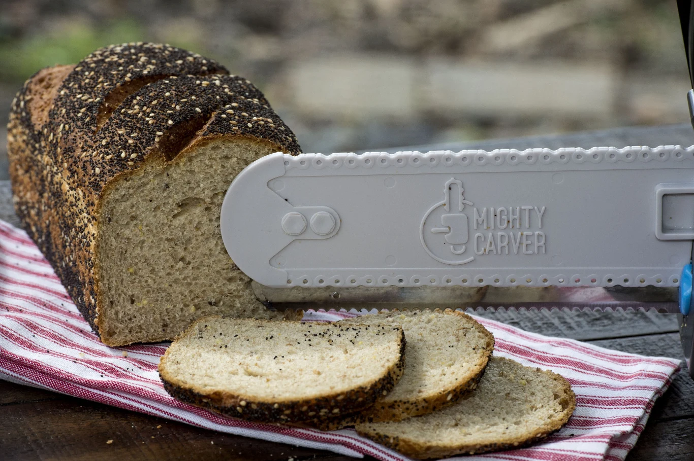 Kimberly Burney, pomysłodawczyni, nawet nie ukrywa, że chciała znaleźć sposób, aby mężczyźni chętniej zabierali się za prace kuchenne. Jej zdaniem problemem był brak odpowiedniego narzędzia.