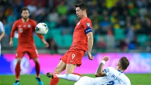 Kadr z wrześniowego meczu Słowenia - Polska, przegranego przez "Biało-Czerwonych" 0-2. 