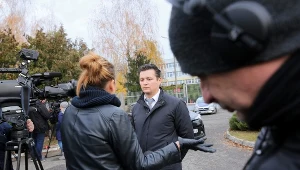  Pełnomocnik prawny ojca zastrzelonego mężczyzny adwokat Michał Wąż w trakcie konferencji prasowej