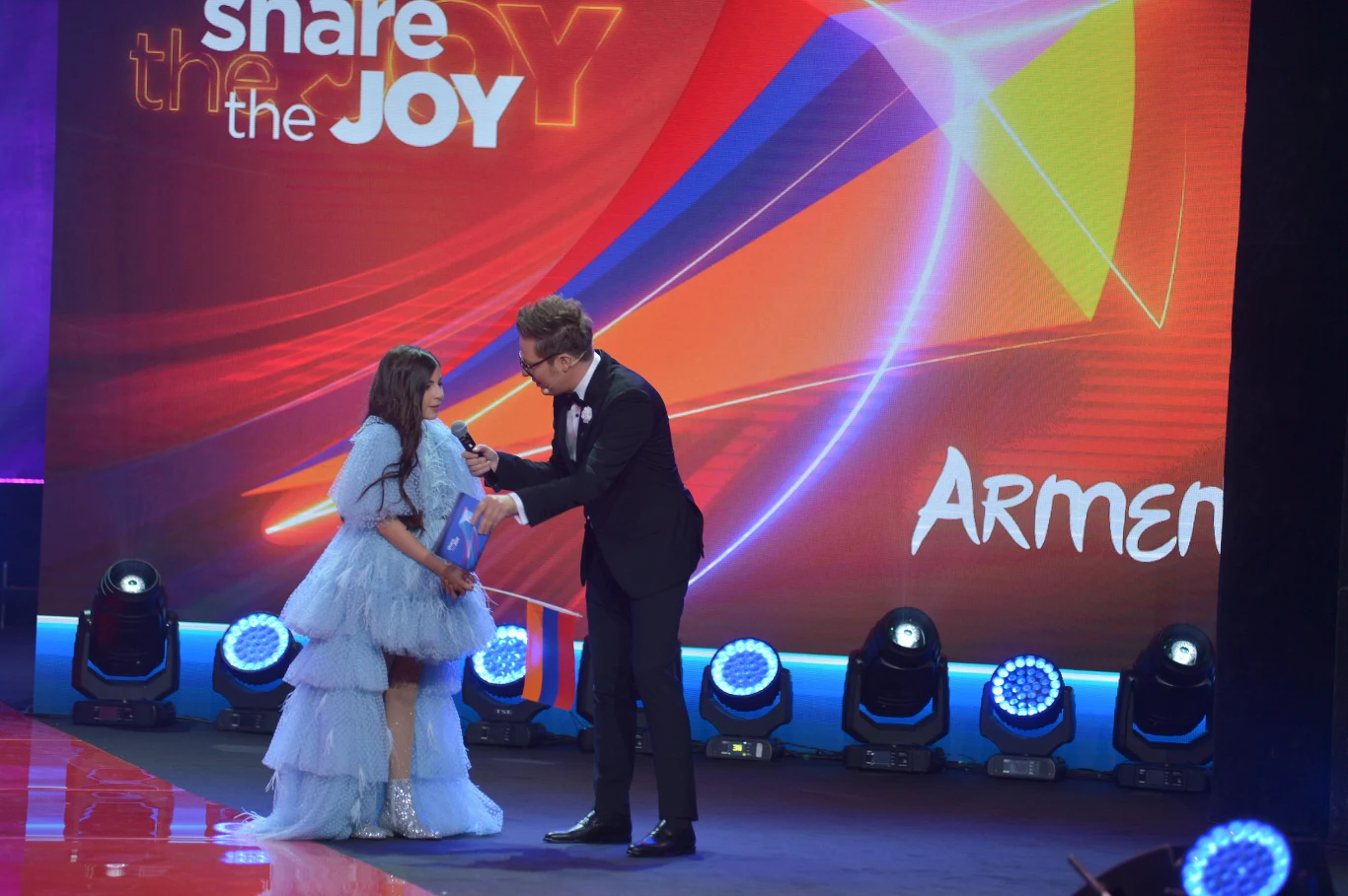 Mateusz Szymkowiak i reprezentantka Armenii