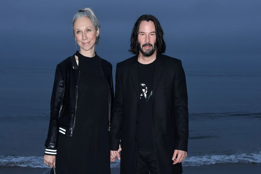 Kim jest Alexandra Grant, przyszła żona Keanu Reevesa? To kobieta z krwi i kości, spełniona i ceniona. Jest uznaną artystką, jej prace wystawiane są w najlepszych galeriach na świecie, angażuje się charytatywnie, jest feministką. Kim jest Alexandra Grant, przyszła żona Keanu Reevesa? To kobieta z krwi i kości, spełniona i ceniona. Jest uznaną artystką, jej prace wystawiane są w najlepszych galeriach na świecie, angażuje się charytatywnie, jest feministką.