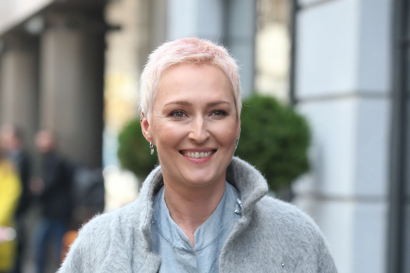 Do udziału w nagraniach wokalistka zaprosiła m.in. Kubę Karasia (The Dumplings), Bartosza Szczęsnego (Rebeka), Michała Foxa Króla, Marcina Macuka, Wojciecha Urbańskiego (Rysy) i Daniela Blooma.