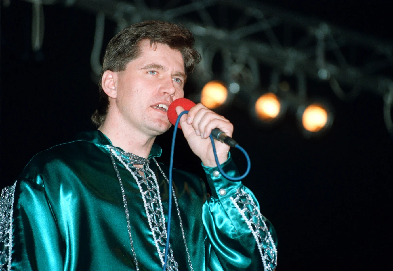 Po odniesieniu sukcesu w Polsce, zespół postanowił podbić kolejne rynki. Po koncercie w Madrycie w 2007 roku muzyka Bayer Full zyskała miano "euro polo". Zespół Sławka Świerzyńskiego startował także w polskich preselekcjach do Eurowizji 2009. Wykonali wtedy utwór "Zabierz mnie, gdzie wiatr tańczy w błękitach". Przegrana nie zniechęciła muzyków i już w następnych eliminacjach zespół zaprezentował "Czy kochasz mnie". 