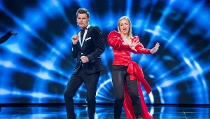 Pierwszą edycję "Dance, Dance, Dance" prowadzili Barbara Kurdej-Szatan i Tomasz Kammel