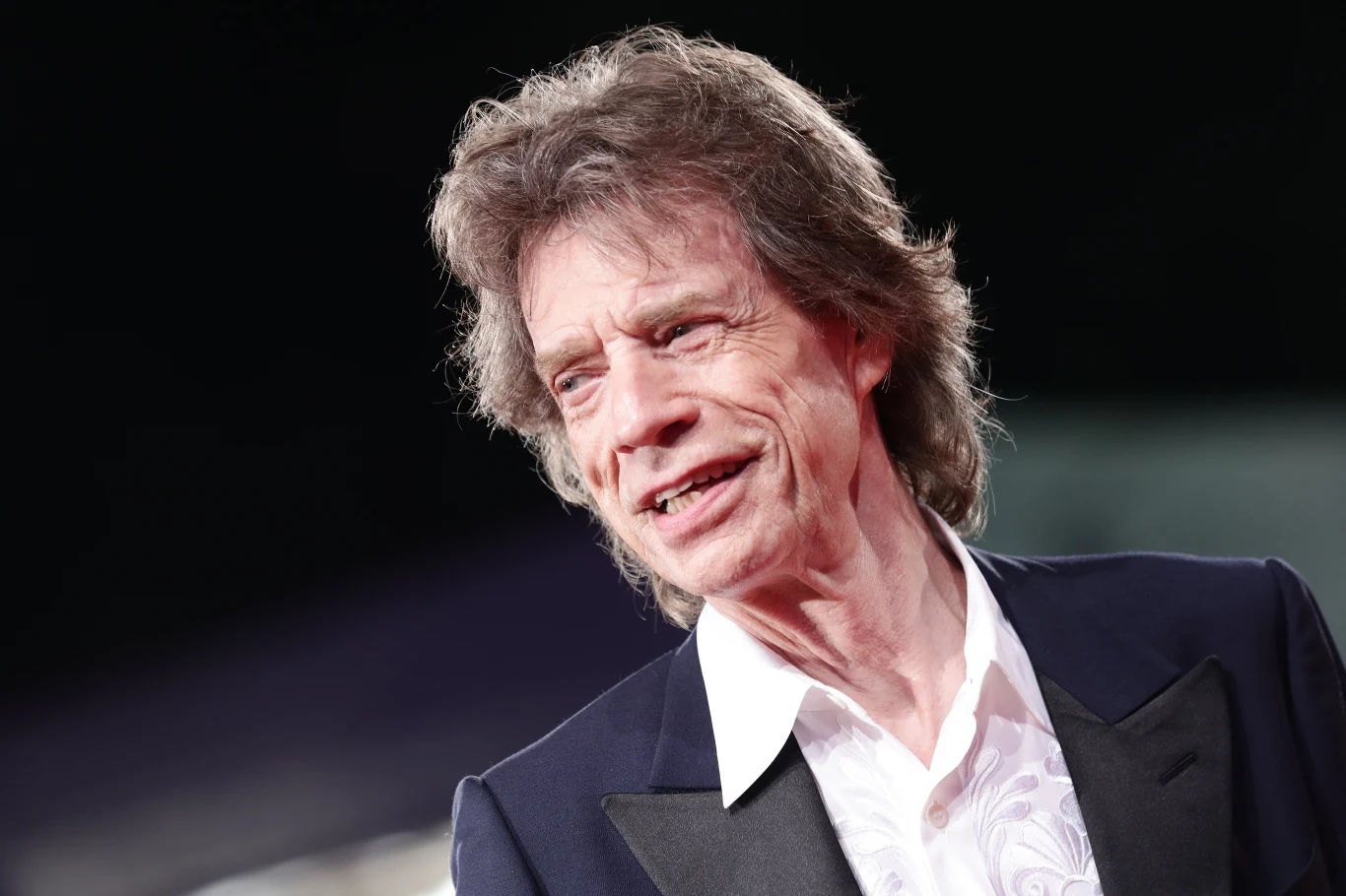 Mick Jagger ma ośmioro dzieci z pięciu różnych związków. Jego pociechy dziś również żyją w blasku fleszy, robiąc mniej lub bardziej spektakularną karierę. Czym zajmują się córki i synowie legendarnego rockmana? 