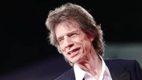 Mick Jagger ma ośmioro dzieci z pięciu różnych związków. Jego pociechy dziś również żyją w blasku fleszy, robiąc mniej lub bardziej spektakularną karierę. Czym zajmują się córki i synowie legendarnego rockmana? 
