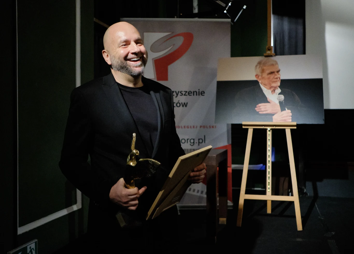 Łukasz Kośmicki - laureat nagrody "Perspektywa" im. J. Morgensterna (18 listopada 2019) Łukasz Kośmicki - laureat nagrody "Perspektywa" im. J. Morgensterna (18 listopada 2019)