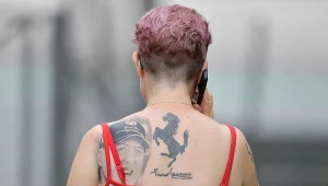 Fanka Michaela Schumachera. Takich jak ona są tysiące. Z niepokojem śledzą doniesienia o kierowcy
