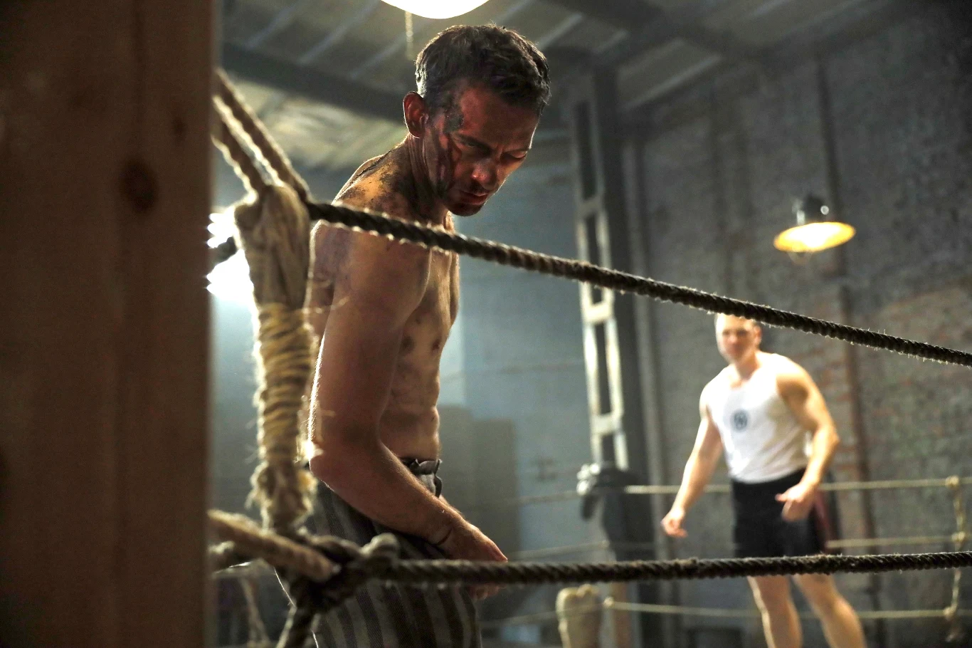 Film o Tadeuszu "Teddym" Pietrzykowskim to oparty na prawdziwych wydarzeniach dramat historyczny przedstawiający nieznaną historię polskiego sportowca, który w miejscu zagłady stał się symbolem nadziei na zwycięstwo nad nazistowskim terrorem. Bokser stoczył w obozie kilkadziesiąt walk, z czego przegrał tylko jedną. Jego ekranowa historia została szczegółowo udokumentowana w oparciu o archiwalne oświadczenia byłych więźniów obozu koncentracyjnego Auschwitz-Birkenau oraz wspomnienia samego boksera. 