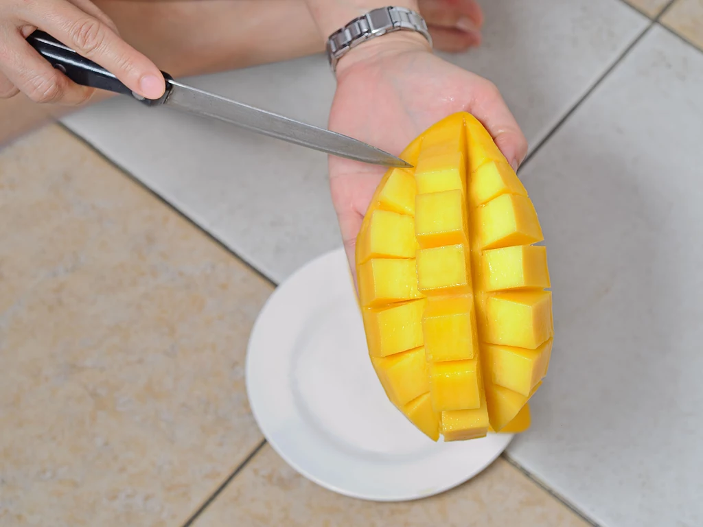 Dla niektórych osób obieranie mango jest dużym problemem