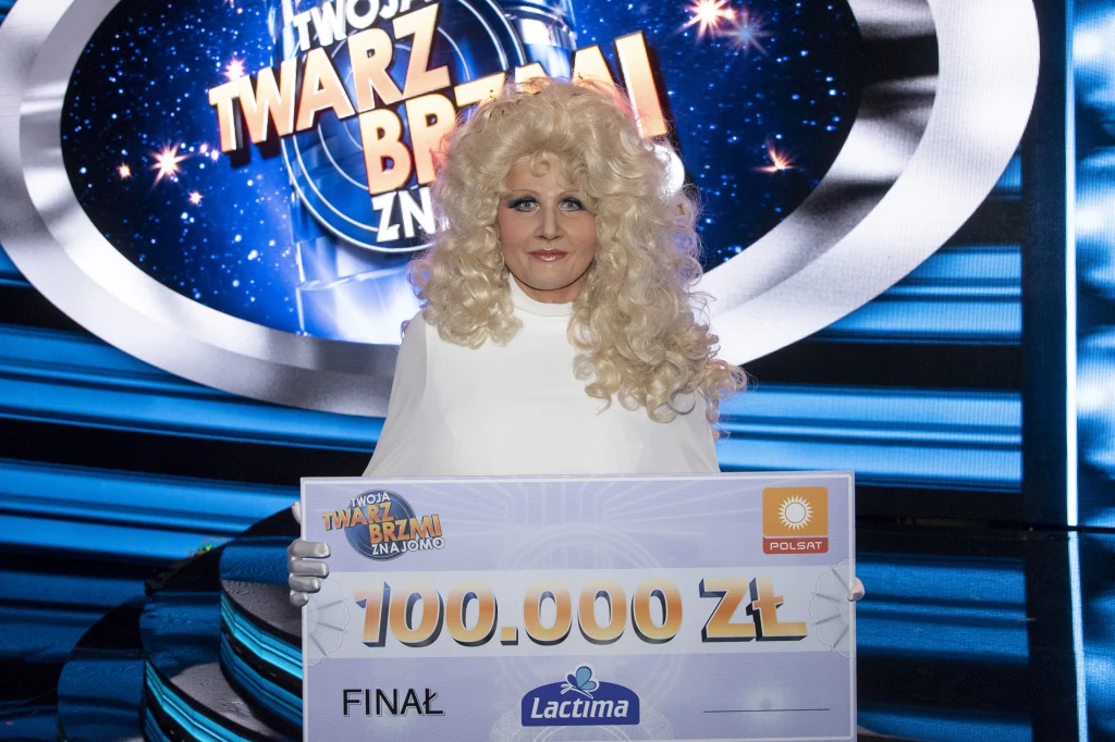 Czek na 100 tysięcy złotych Strycharczuk przeznaczył na pomoc dla Leny Szczepańskiej z Fundacji Zdążyć z Pomocą, która cierpi na chorobę kociego krzyku.