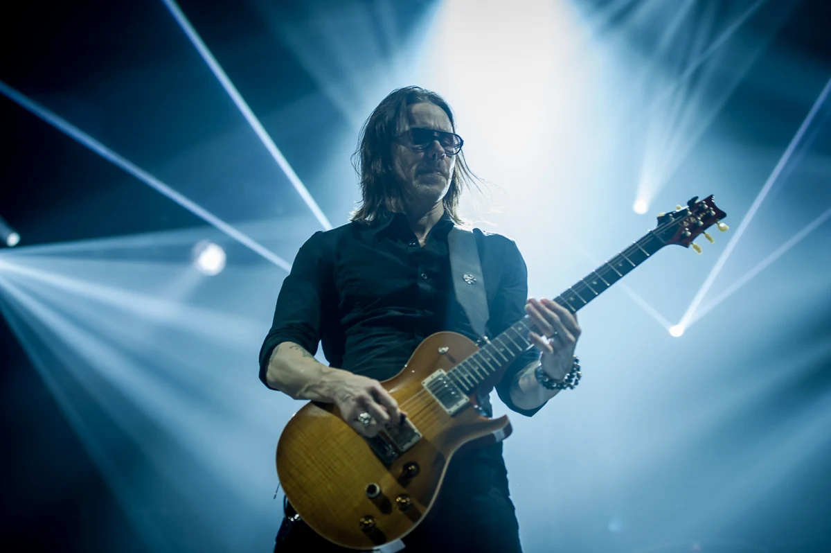 Wokalista i gitarzysta Myles Kennedy