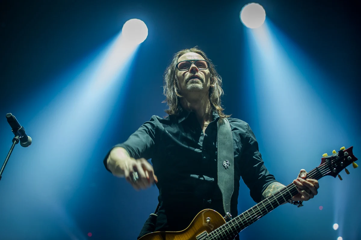 Wokalista i gitarzysta Myles Kennedy