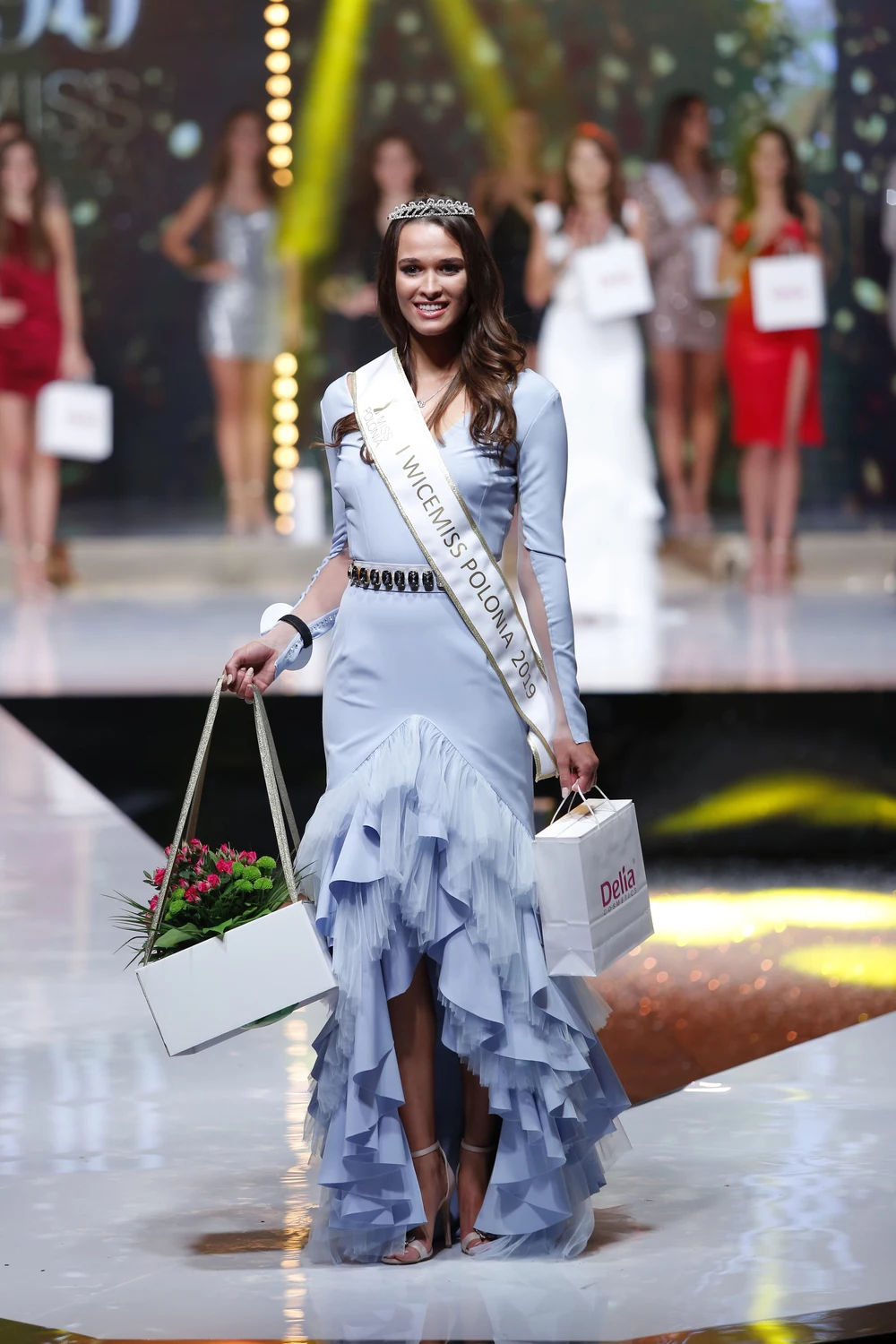 I Wicemiss została Aleksandra Kielan. - Pochodzę z Częstochowy. Po wygraniu konkursu The Look Of The Year w 2014 roku, zaczęłam pracować jako modelka w Polsce oraz za granicą. Kocham podróżować i bardzo się cieszę, że moja praca mi na to pozwala. I Wicemiss została Aleksandra Kielan. - Pochodzę z Częstochowy. Po wygraniu konkursu The Look Of The Year w 2014 roku, zaczęłam pracować jako modelka w Polsce oraz za granicą. Kocham podróżować i bardzo się cieszę, że moja praca mi na to pozwala.