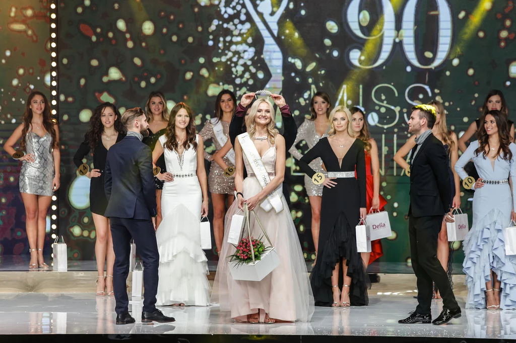 II Wicemiss Polonia 2019 została Karina Nowak. - Od 16. roku życia zajmowałam się modelingiem, zdobywając doświadczenie na polskich, włoskich i angielskich wybiegach. Przed aparatem czuję się bardzo komfortowo, jednakże ze względu na różne okoliczności jakiś czas temu postawiłam na edukację i aktualnie jestem szczęśliwą studentką drugiego roku nauk politycznych. II Wicemiss Polonia 2019 została Karina Nowak. - Od 16. roku życia zajmowałam się modelingiem, zdobywając doświadczenie na polskich, włoskich i angielskich wybiegach. Przed aparatem czuję się bardzo komfortowo, jednakże ze względu na różne okoliczności jakiś czas temu postawiłam na edukację i aktualnie jestem szczęśliwą studentką drugiego roku nauk politycznych.