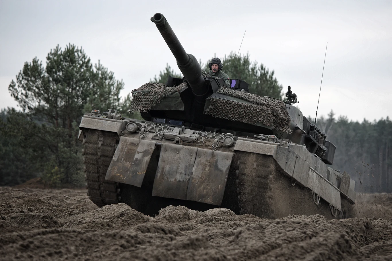 - Najwyższym sprawdzianem umiejętności szybkiego i skutecznego zwalczania przeciwnika były kierowania ogniem kompanii - mówił dalej.