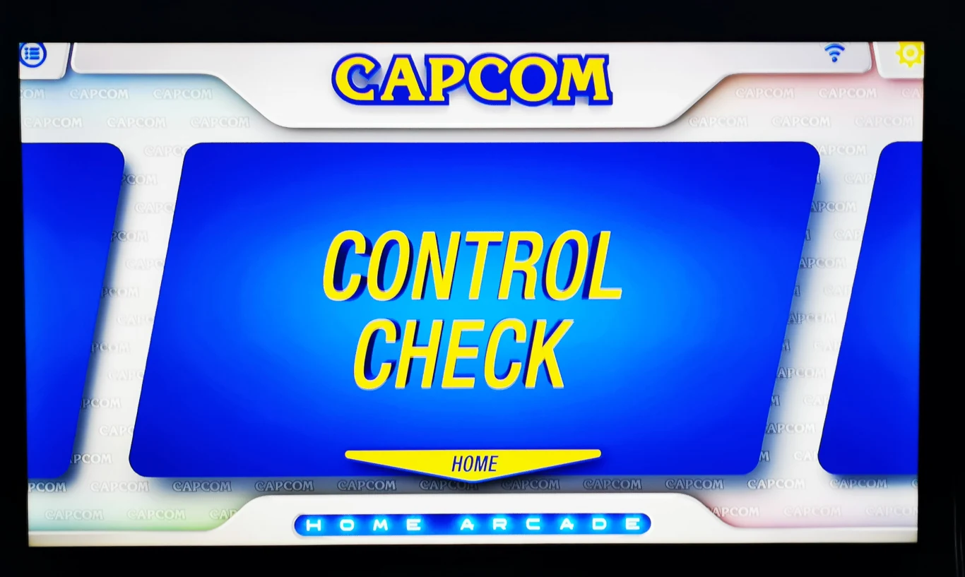 Czego zabrakło? Nieobecność tytułów na licencji Marvela (m.in. The Punisher, Marvel vs Capcom itd.) nie jest niespodzianką, podobnie jak brak kultowego w Polsce Cadillacs and Dinosaurs (prawdopodobnie nigdy nie zagramy w niego z legalnego źródła w domu). Natomiast trudno wytłumaczyć opuszczenie którejś z części Street Fightera Alfa (a także Super Street Fighter II Turbo) czy innych chodzonych bijatyk, m.in.: Knights of the Round, Warriors of Fate czy Battle Circuit. Czego zabrakło? Nieobecność tytułów na licencji Marvela (m.in. The Punisher, Marvel vs Capcom itd.) nie jest niespodzianką, podobnie jak brak kultowego w Polsce Cadillacs and Dinosaurs (prawdopodobnie nigdy nie zagramy w niego z legalnego źródła w domu). Natomiast trudno wytłumaczyć opuszczenie którejś z części Street Fightera Alfa (a także Super Street Fighter II Turbo) czy innych chodzonych bijatyk, m.in.: Knights of the Round, Warriors of Fate czy Battle Circuit.