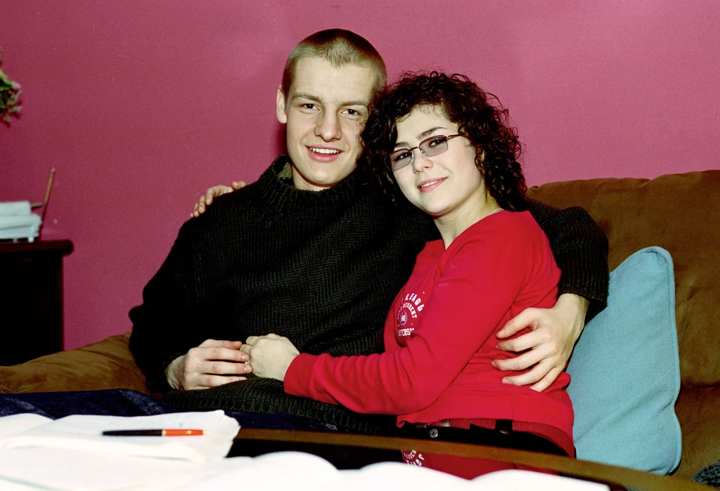 Kasia Cichopek na początku swojej kariery była jeszcze dzieckiem, młodą dziewczyną w okresie dojrzewania. Jej zaokrąglone kształty to było pokłosie zmian fizjologicznych, jakie się wtedy w niej dokonywały. Kiedy dojrzała, jej sylwetka stała się smuklejsza, buzia bardziej pociągła. A jak radziła sobie z nadmiarem wagi po ciążach? fot. Krzysztof Jarosz Kasia Cichopek na początku swojej kariery była jeszcze dzieckiem, młodą dziewczyną w okresie dojrzewania. Jej zaokrąglone kształty to było pokłosie zmian fizjologicznych, jakie się wtedy w niej dokonywały. Kiedy dojrzała, jej sylwetka stała się smuklejsza, buzia bardziej pociągła. A jak radziła sobie z nadmiarem wagi po ciążach? fot. Krzysztof Jarosz
