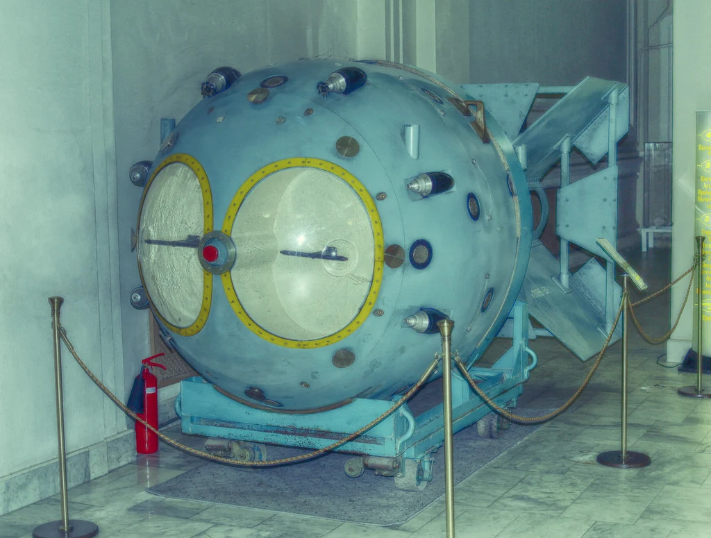 Pierwszą radziecką bombę atomową, oznaczoną kryptonimem RDS-1 (na zdj.), zdetonowano na poligonie koło Semipałatyńska 29 sierpnia 1949 roku. Użyty w niej pluton pochodził z Oziorska