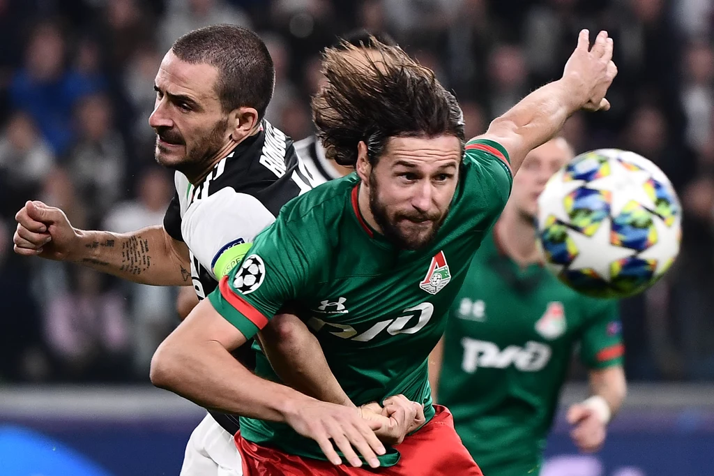 Leonardo Bonucci w starciu z Grzegorzem Krychowiakiem Leonardo Bonucci w starciu z Grzegorzem Krychowiakiem