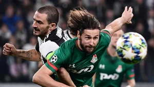 Leonardo Bonucci w starciu z Grzegorzem Krychowiakiem 